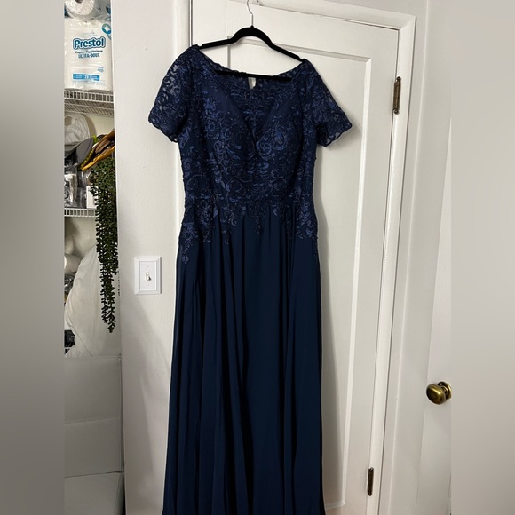 Dylan & Davids Short Sleeve Mother of the Bride Formal Dress NWT - Picture 2 of 5